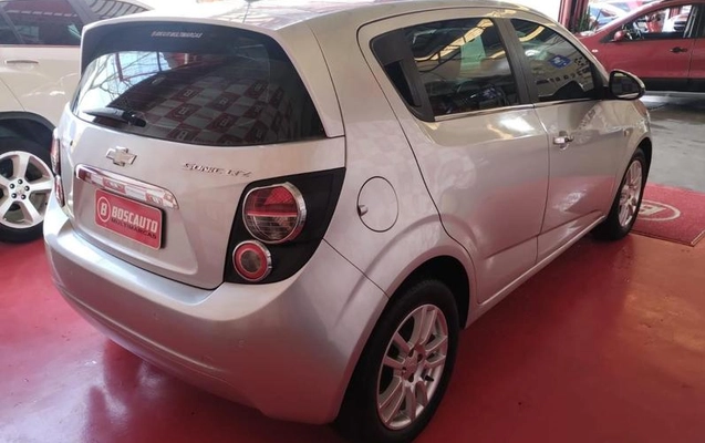 imagem-https://www.socarrao.com.br/sc-vehicle-images-prod/878036/1780315233298-6209168_5_B_1855e87da6.jpeg