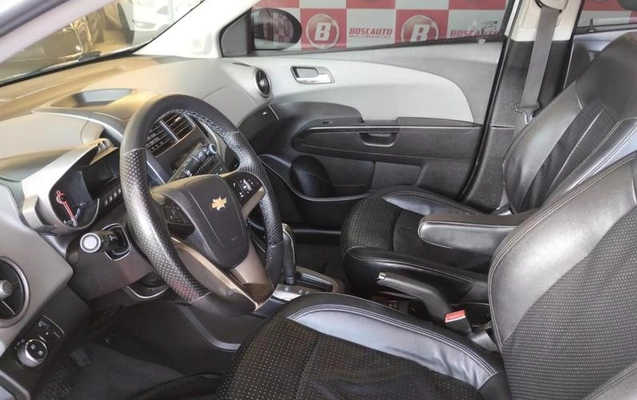 imagem-https://www.socarrao.com.br/sc-vehicle-images-prod/878036/1780315233299-6209168_1_B_2cf19b5001.jpeg