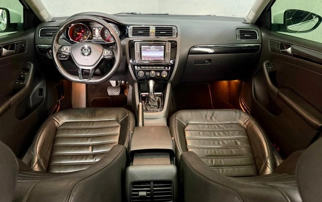 imagem-https://www.socarrao.com.br/sc-vehicle-images-prod/879522/1784749405067-7837956_12_B_521768fbc8.jpeg