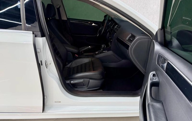 imagem-https://www.socarrao.com.br/sc-vehicle-images-prod/879522/1784749405079-7837956_20_B_35d40a2bd9.jpeg