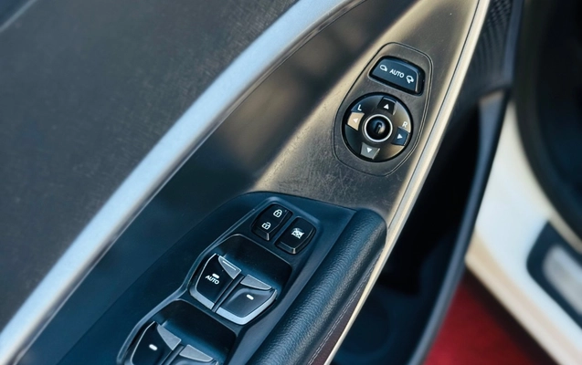 imagem-https://www.socarrao.com.br/sc-vehicle-images-prod/879561/1782306726967-gb-d8030d2.jpeg