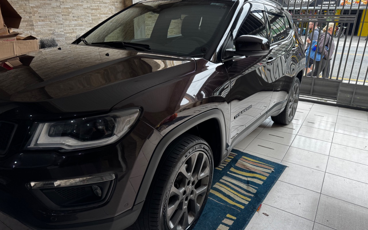 Jeep Compass 2021 Marrom — foto 1 de 3
