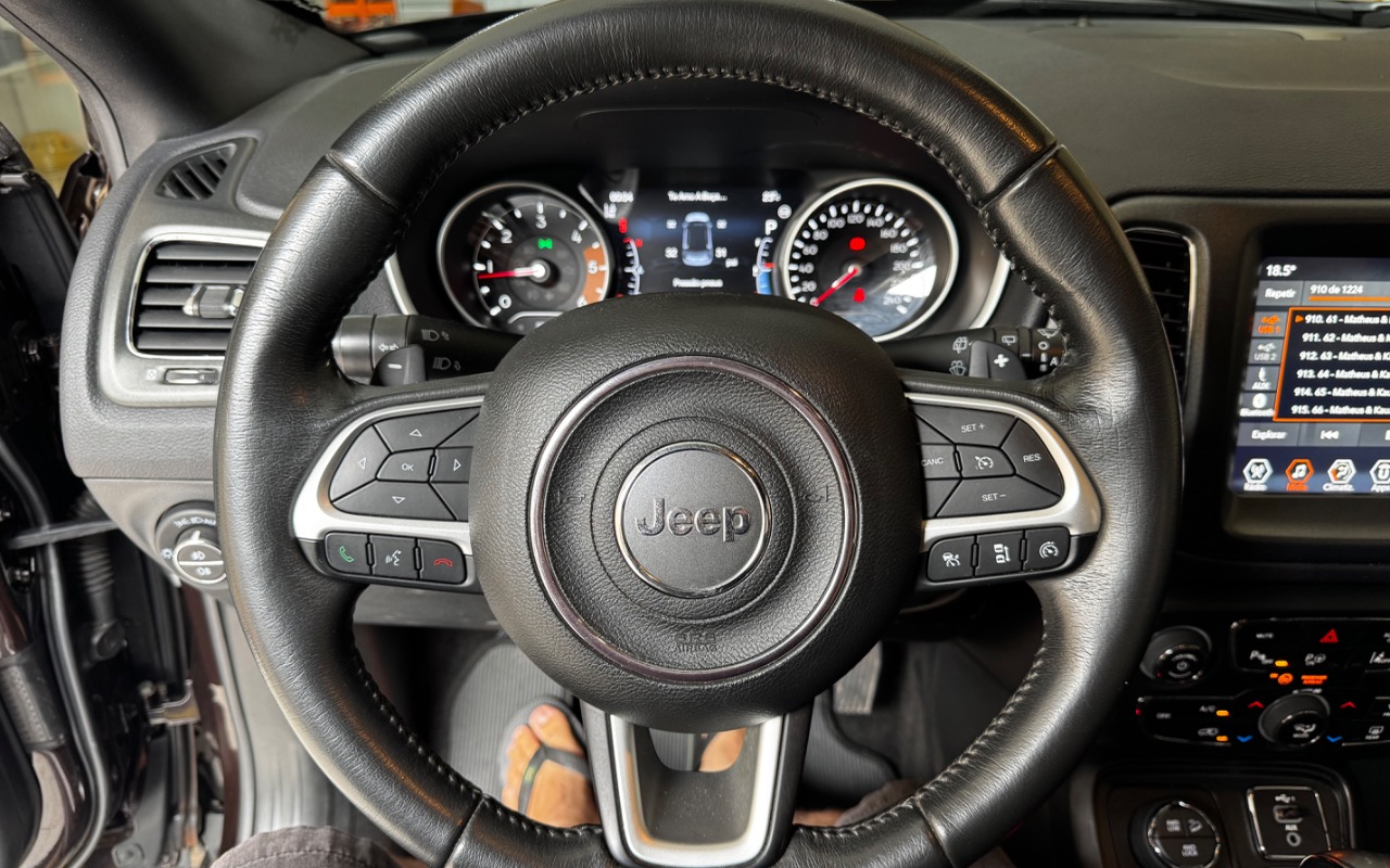 imagem-https://www.socarrao.com.br/sc-vehicle-images-prod/879816/1772036801381-SU1HXzM0OTMuanBlZw.jpeg