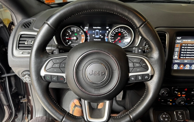imagem-https://www.socarrao.com.br/sc-vehicle-images-prod/879816/1772036801381-SU1HXzM0OTMuanBlZw.jpeg