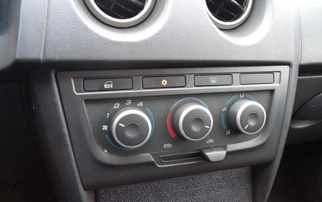 imagem-https://www.socarrao.com.br/sc-vehicle-images-prod/880111/1789676618281-7832732_15_B_553c026bf5.jpeg