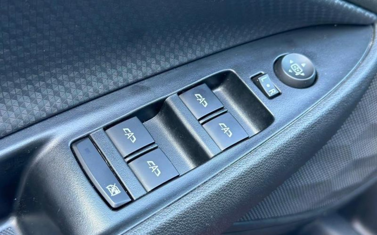 imagem-https://www.socarrao.com.br/sc-vehicle-images-prod/881832/1772108556407-V2hhdHNBcHAgSW1hZ2UgMjAyNi0wMi0yNSBhdCAxNy40OS4yMiAoMikuanBlZw.jpeg