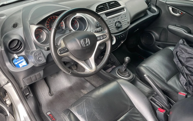 imagem-https://www.socarrao.com.br/sc-vehicle-images-prod/882268/1772112582572-b7cb23af-b139-4478-9f9d-99b9643f17bf.jpg