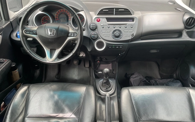 imagem-https://www.socarrao.com.br/sc-vehicle-images-prod/882268/1772112582576-7b413682-39c9-4301-aef1-8a9ffb0b7d2c.jpg