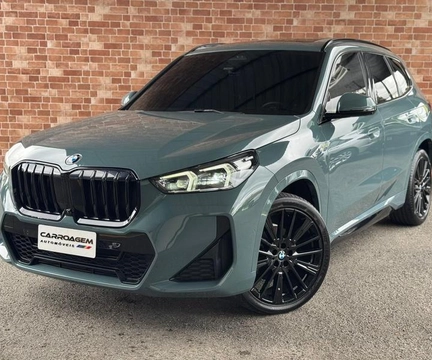 BMW X1 2023 Verde — foto 1 de 3