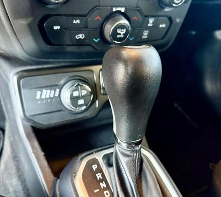 imagem-https://www.socarrao.com.br/sc-vehicle-images-prod/883339/1788524904991-7843282_12_B_6404597e1d.jpeg