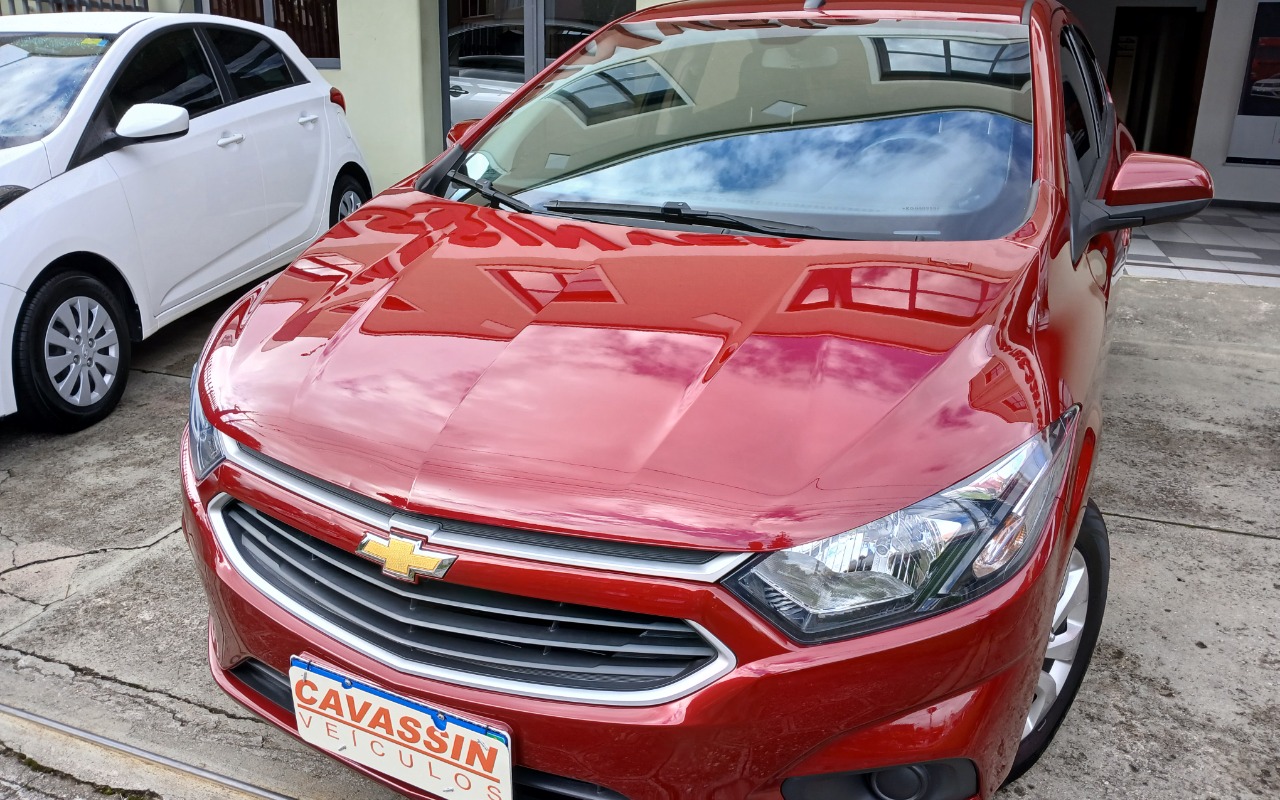 Chevrolet Onix HATCH LT 1.0 8V FlexPower 5p Mec. na cor Vermelho em Curitiba / PR - 883469