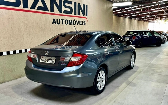 imagem-https://www.socarrao.com.br/sc-vehicle-images-prod/885261/1788179695481-ISdF0fHSyKYideg1n6pBuahjRdjHYPzx.jpg