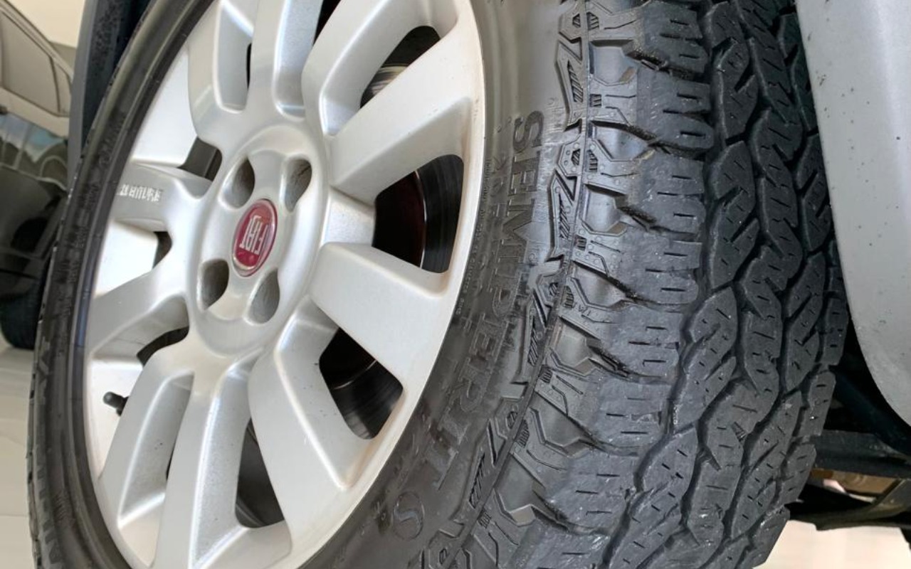 imagem-https://www.socarrao.com.br/sc-vehicle-images-prod/885501/1772205996146-V2hhdHNBcHAgSW1hZ2UgMjAyNi0wMi0wNyBhdCAxMC40OC4xMC5qcGVn.jpeg
