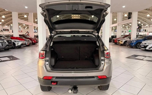imagem-https://www.socarrao.com.br/sc-vehicle-images-prod/886343/1789660150827-7696296_9_B_57b71512a0.jpeg