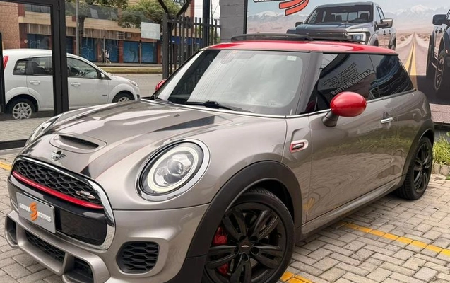 imagem-https://www.socarrao.com.br/sc-vehicle-images-prod/886358/1781288917792-7846984_0_B_6eb67d45f7.jpeg