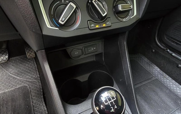 imagem-https://www.socarrao.com.br/sc-vehicle-images-prod/886897/1788981169986-7847575_8_B_290aa9f4fa.jpeg