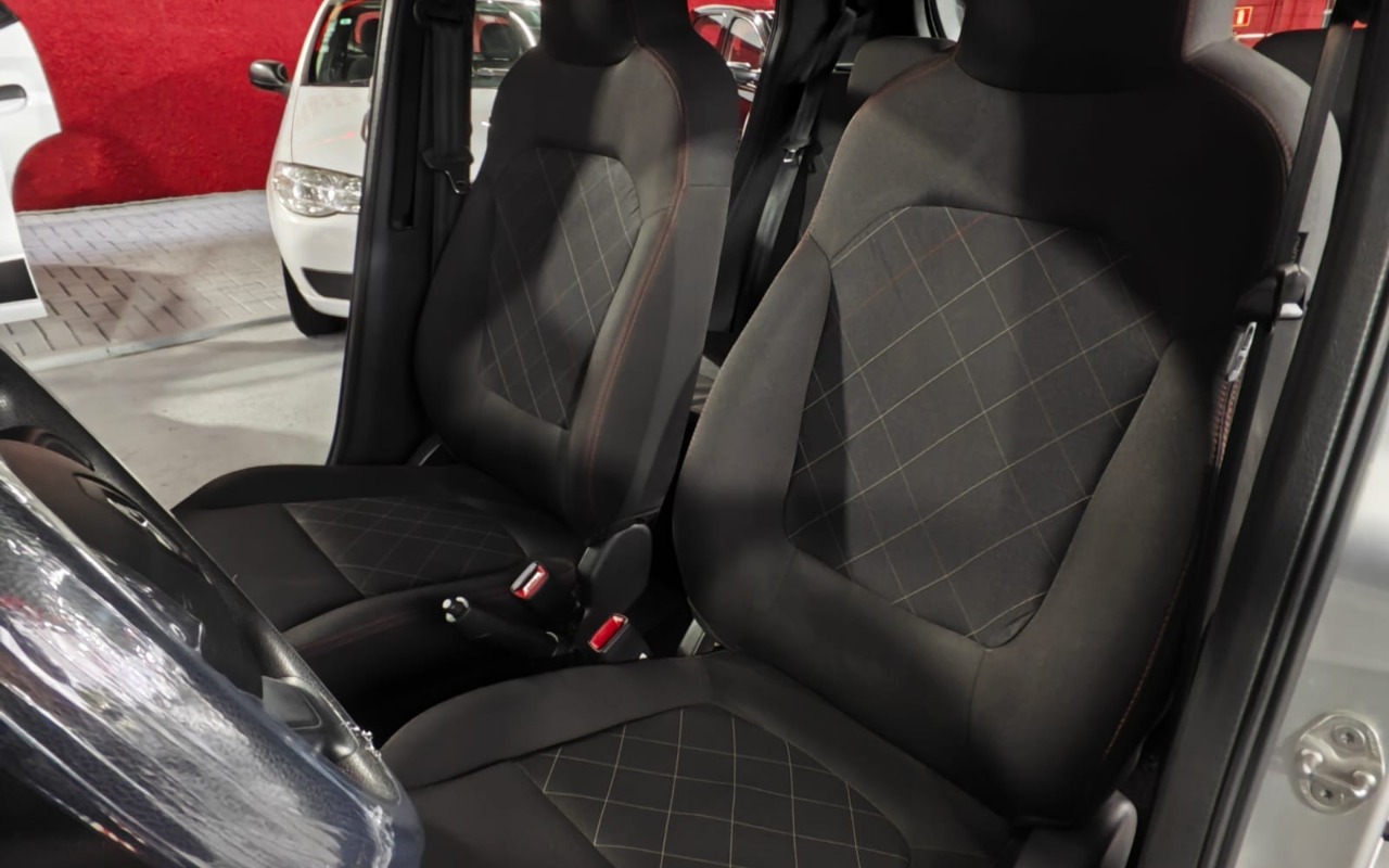 imagem-https://www.socarrao.com.br/sc-vehicle-images-prod/887342/1772240151059-ZjE0MzdkYzctYTJhZS00NDM4LWI4NjktZWZiNzZjZWIxMGU3LmpwZw.jpg