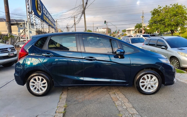 imagem-https://www.socarrao.com.br/sc-vehicle-images-prod/887360/1772246969150-V2hhdHNBcHAgSW1hZ2UgMjAyNi0wMi0yNyBhdCAyMi41OS41MC5qcGVn.jpeg