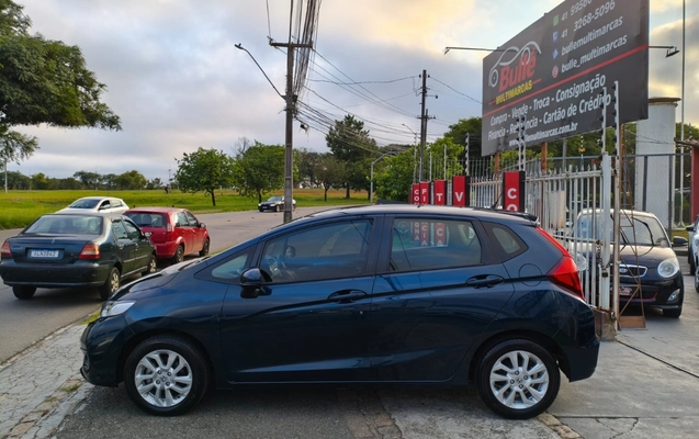 imagem-https://www.socarrao.com.br/sc-vehicle-images-prod/887360/1772246969218-V2hhdHNBcHAgSW1hZ2UgMjAyNi0wMi0yNyBhdCAyMi41OS40NyAoMSkuanBlZw.jpeg