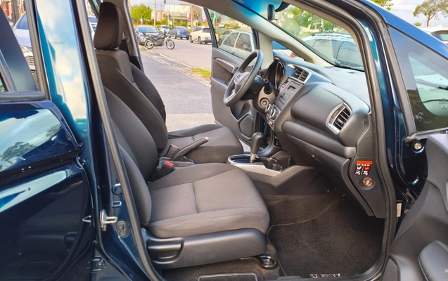 imagem-https://www.socarrao.com.br/sc-vehicle-images-prod/887360/1772246969907-V2hhdHNBcHAgSW1hZ2UgMjAyNi0wMi0yNyBhdCAyMi41OS40OSAoMSkuanBlZw.jpeg