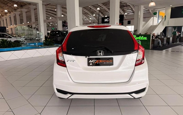 imagem-https://www.socarrao.com.br/sc-vehicle-images-prod/887667/1789657812900-7776703_5_B_8195f77245.jpeg