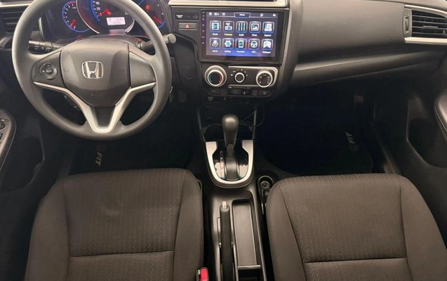 imagem-https://www.socarrao.com.br/sc-vehicle-images-prod/887667/1789657812911-7776703_13_B_dff77d809e.jpeg
