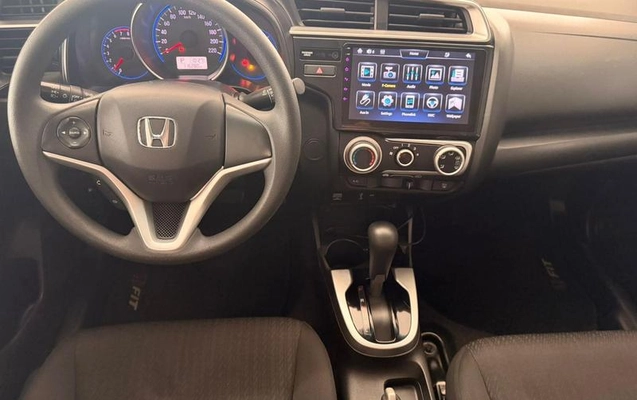 imagem-https://www.socarrao.com.br/sc-vehicle-images-prod/887667/1789657812912-7776703_14_B_768ff55647.jpeg