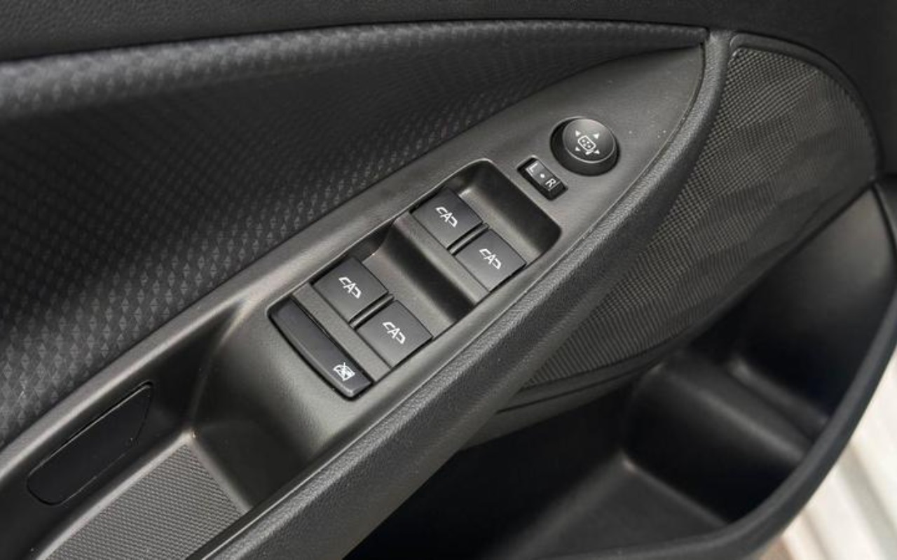 imagem-https://www.socarrao.com.br/sc-vehicle-images-prod/887726/1772284904470-NzcyNDE1M184X0JfMWI5MjhhNjE0ZC5qcGVn.jpeg