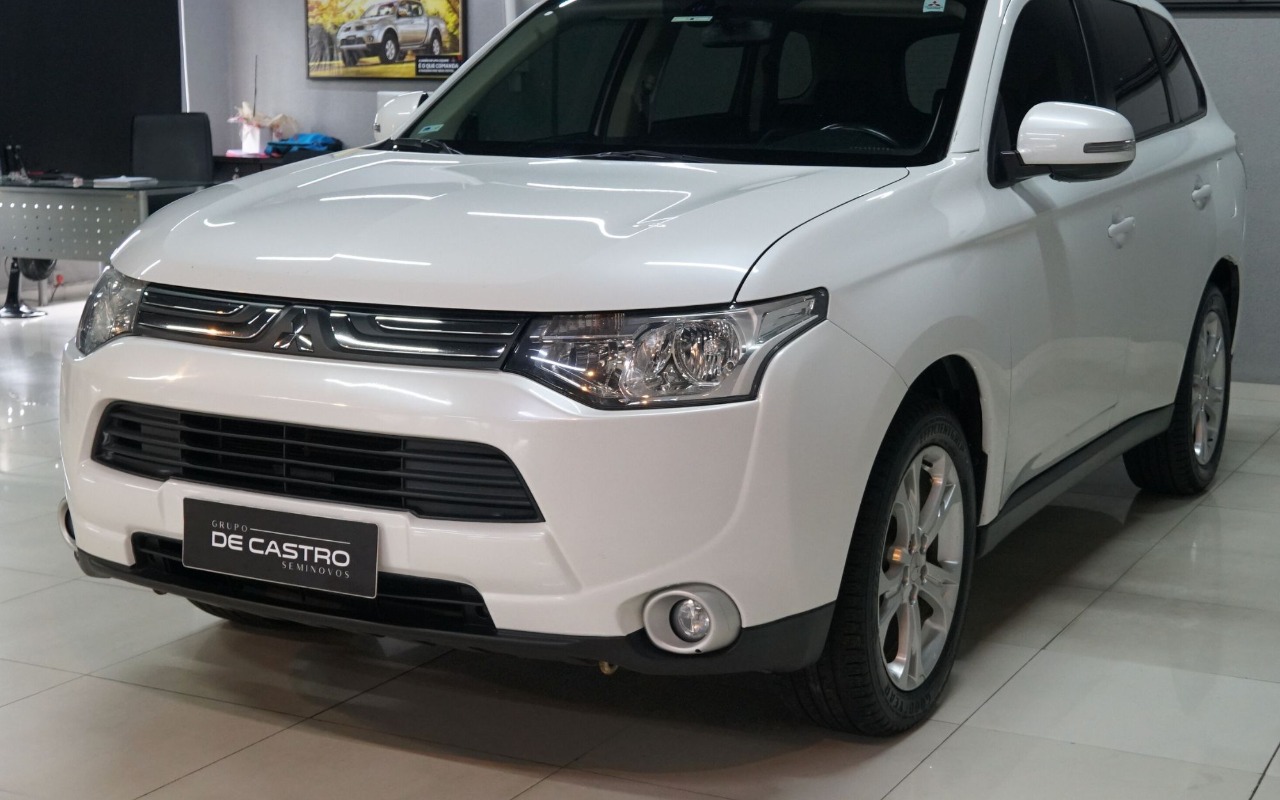 Mitsubishi OUTLANDER 2.0 16V 160cv Aut. 2015 Branco — foto 1 de 3