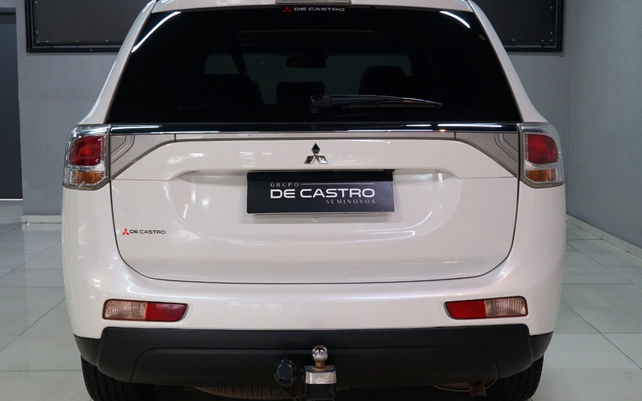 imagem-https://www.socarrao.com.br/sc-vehicle-images-prod/887902/1772289075899-OS5qcGc.jpg