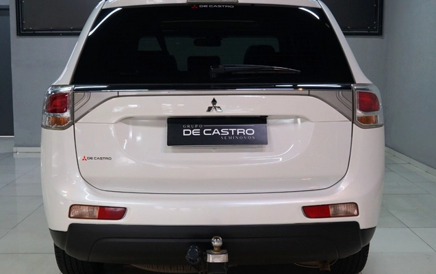 imagem-https://www.socarrao.com.br/sc-vehicle-images-prod/887902/1772289075899-OS5qcGc.jpg