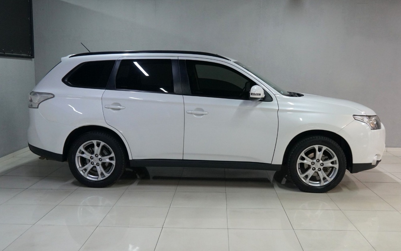 imagem-https://www.socarrao.com.br/sc-vehicle-images-prod/887902/1772289076089-MS5qcGc.jpg