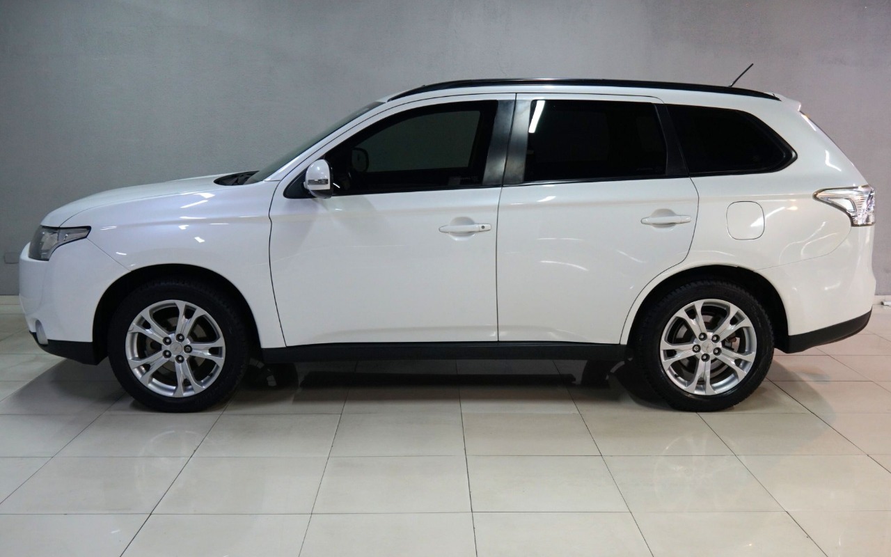imagem-https://www.socarrao.com.br/sc-vehicle-images-prod/887902/1772289076152-Ni5qcGc.jpg