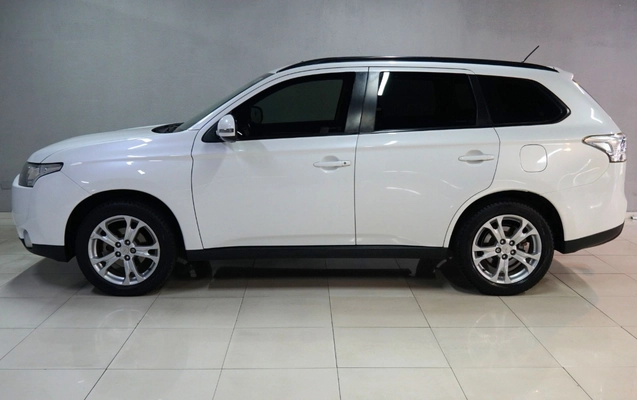 imagem-https://www.socarrao.com.br/sc-vehicle-images-prod/887902/1772289076152-Ni5qcGc.jpg