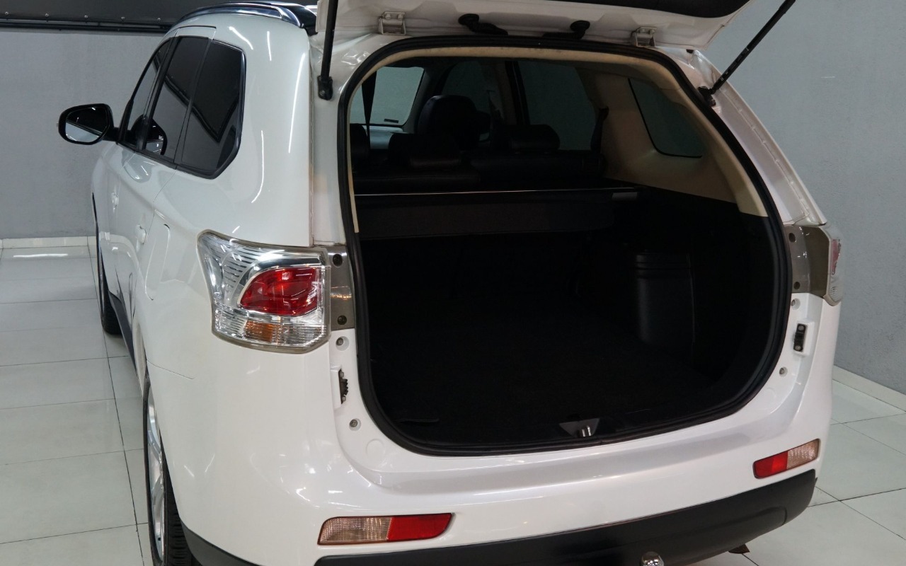imagem-https://www.socarrao.com.br/sc-vehicle-images-prod/887902/1772289076266-MTYuanBn.jpg