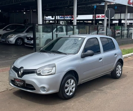 Renault Clio 2015 Prata — foto 1 de 3
