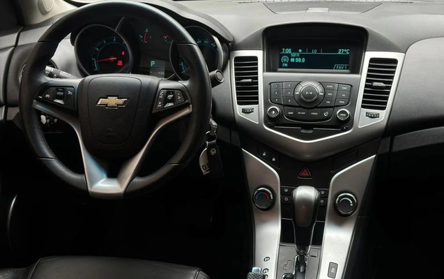 imagem-https://www.socarrao.com.br/sc-vehicle-images-prod/890754/1788533835912-7852828_12_B_54c60af37e.jpeg