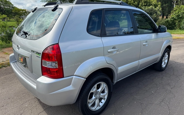 imagem-https://www.socarrao.com.br/sc-vehicle-images-prod/891772/1772461839043-SU1HXzA0OTAuanBlZw.jpeg