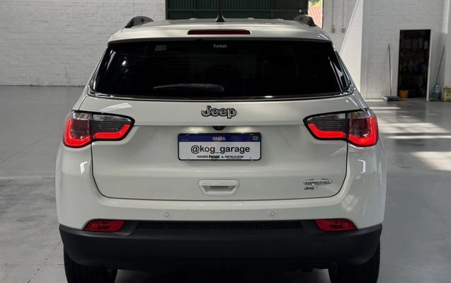 imagem-https://www.socarrao.com.br/sc-vehicle-images-prod/891797/1788375153363-vehicle_image_1778161921_b14ff633904b47384cbe81182dcb30e1.jpeg