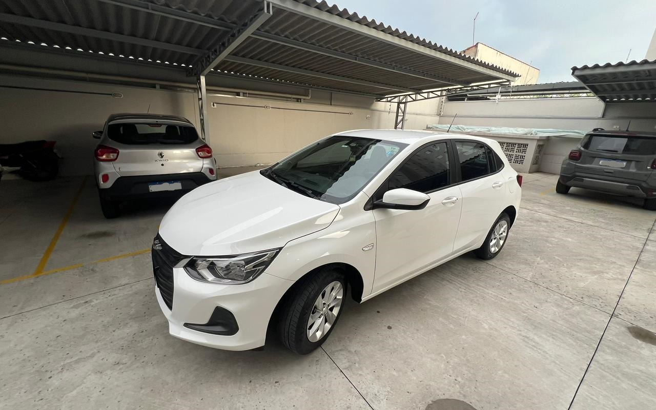 Chevrolet Onix HATCH LT 1.0 12V Flex 5p Mec. na cor Branco em São José dos Campos / SP - 892799