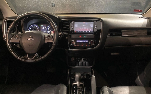 imagem-https://www.socarrao.com.br/sc-vehicle-images-prod/893527/1785762247406-a5dc191d165c4cd3b957701053cd098c_1772473187876.jpeg