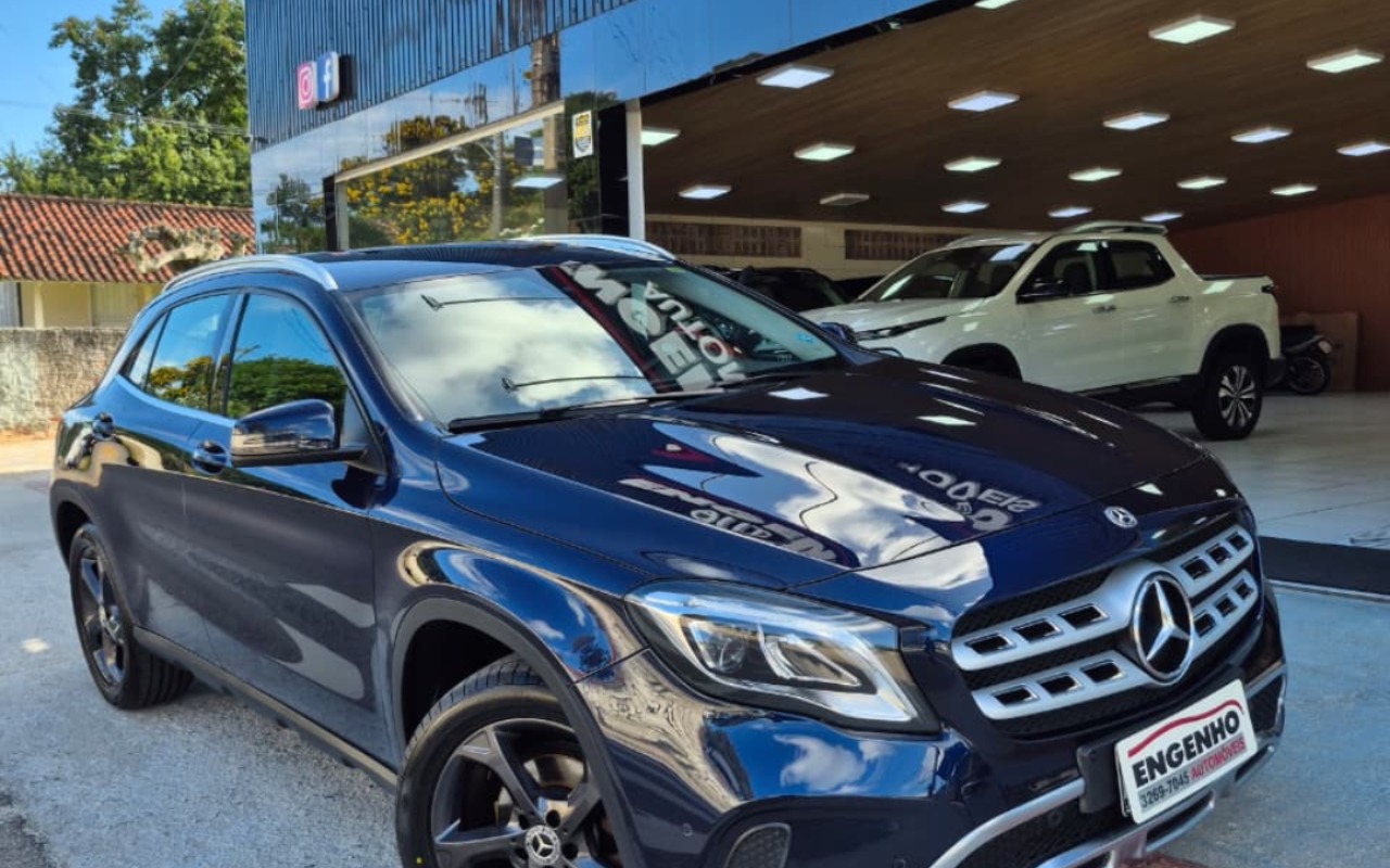 Mercedes-Benz GLA 200 Advance 1.6/1.6 TB 16V Flex Aut. na cor Azul em Florianópolis / SC - 894622