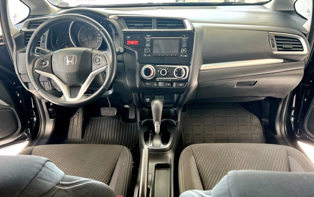 imagem-https://www.socarrao.com.br/sc-vehicle-images-prod/896601/1772739321650-OS5qcGVn.jpeg