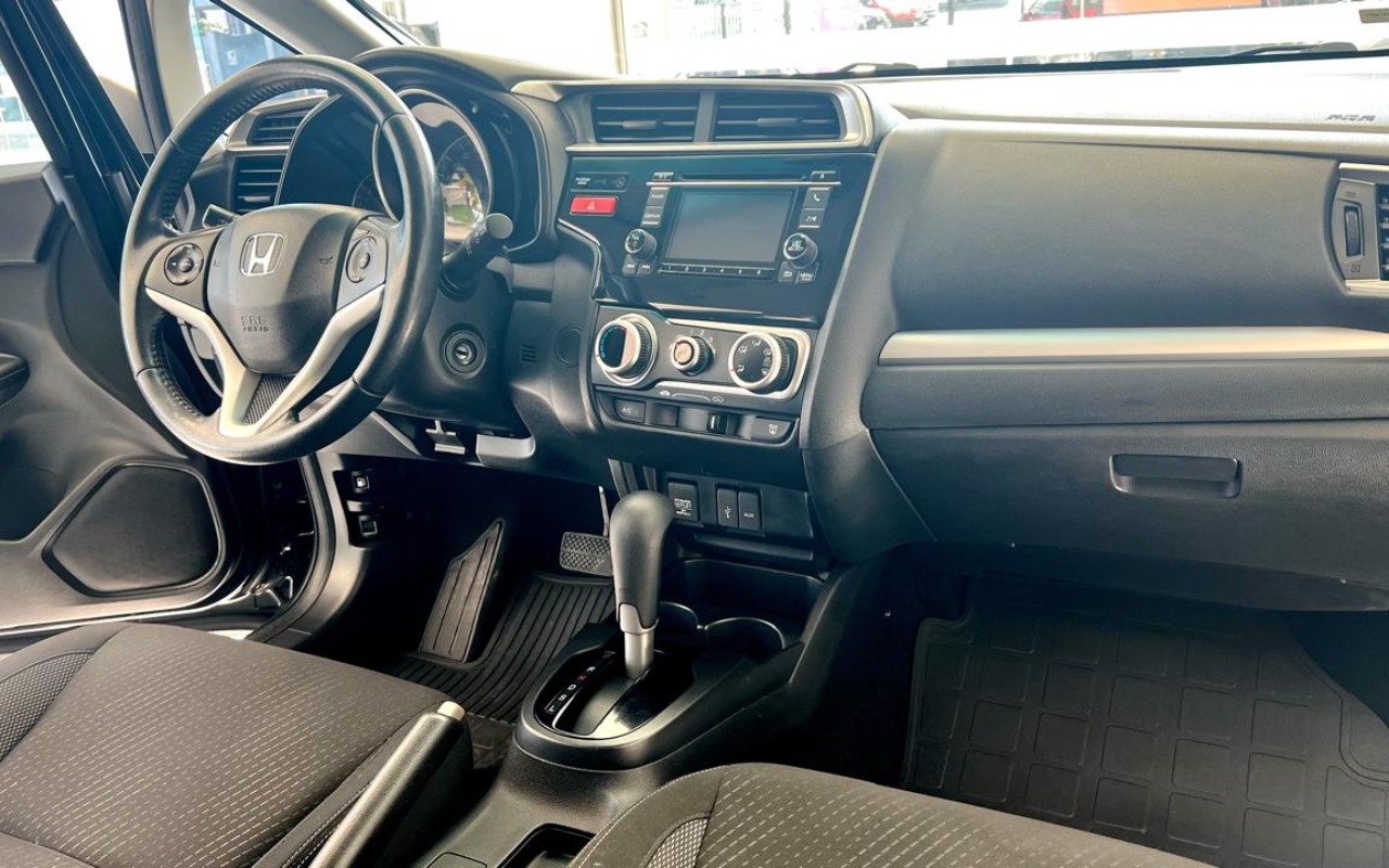 imagem-https://www.socarrao.com.br/sc-vehicle-images-prod/896601/1772739321770-OC5qcGVn.jpeg