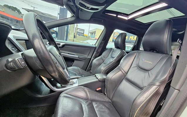 imagem-https://www.socarrao.com.br/sc-vehicle-images-prod/896802/1788195060147-7580306_3_B_305ceff2f1.jpeg