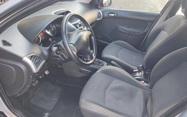 imagem-https://www.socarrao.com.br/sc-vehicle-images-prod/897138/1772566826149-SU1HXzIwMjYwMzAzXzE2MTQ1OTUxNC5qcGc.jpg