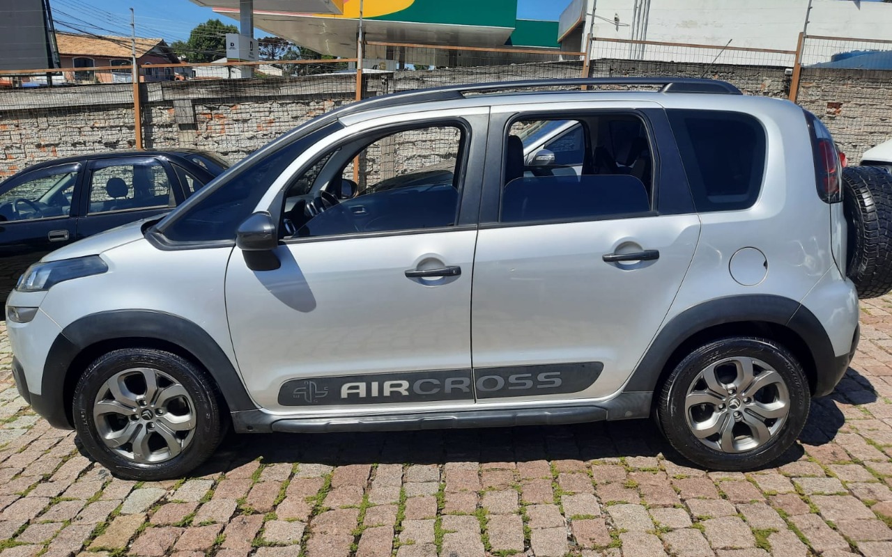 imagem-https://www.socarrao.com.br/sc-vehicle-images-prod/898664/1772632740195-SU1HLTIwMjYwMzAzLVdBMDAxNS5qcGc.jpg