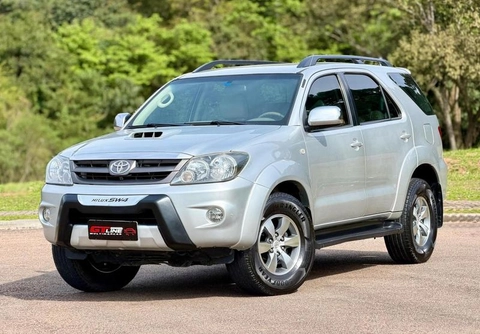 Toyota Hilux SW4 2008 Prata — foto 1 de 3
