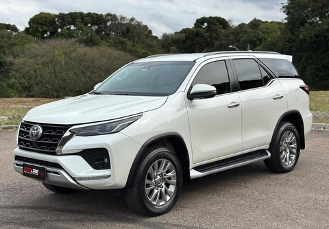 Toyota Hilux SW4 2022 Branco — foto 1 de 3