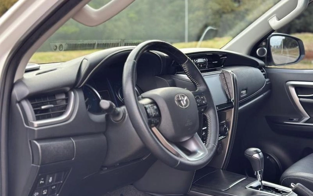 imagem-https://www.socarrao.com.br/sc-vehicle-images-prod/898949/1790975567258-7272130_15_B_e6d1ab6b42.jpeg